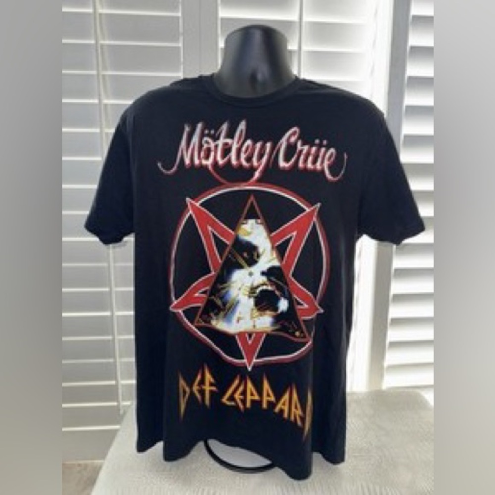 Motley Crue Def Leppard 2022 tour Graphic T-Shirt size S